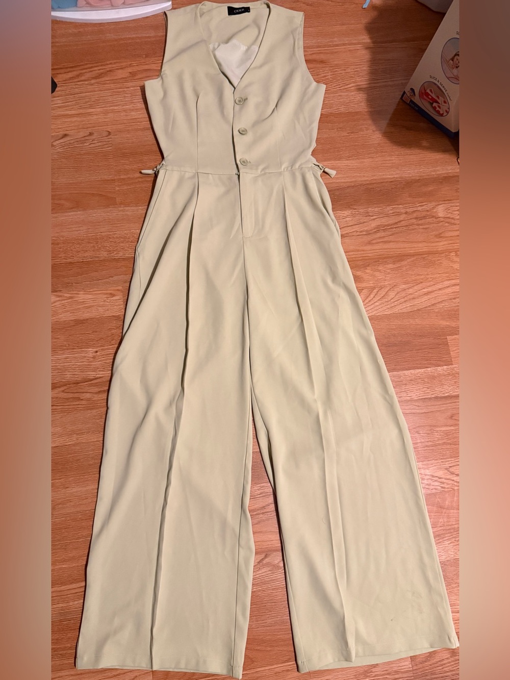 Women’s wide leg sleeveless jumpsuit